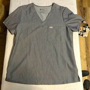 Fig scrub top size medium, color grey.
